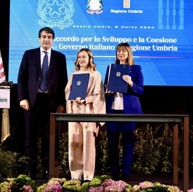 cerimonia di firma dell'Accordo per lo sviluppo e la coesione tra il Governo e la Regione Umbria