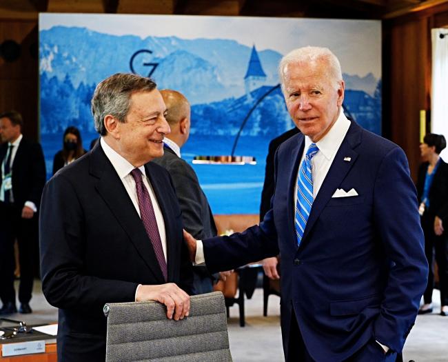 Il Presidente Draghi con il Presidente degli Stati Uniti d’America Biden al Vertice G7