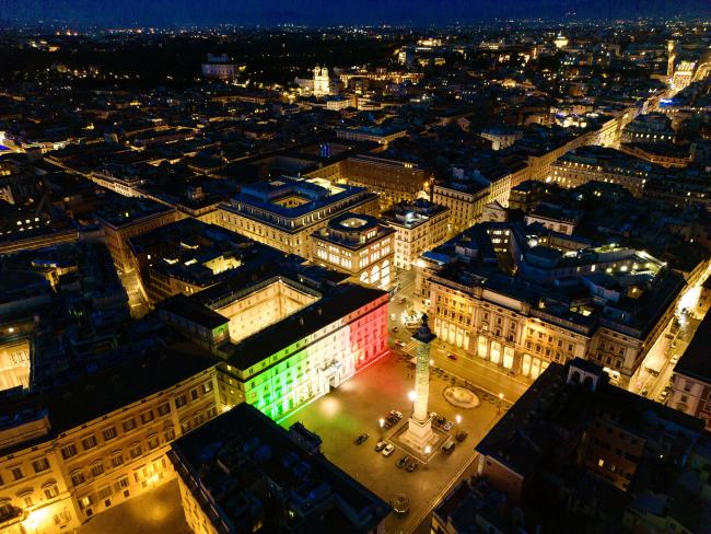 Festa della Repubblica, il Tricolore illumina la facciata di Palazzo Chigi
