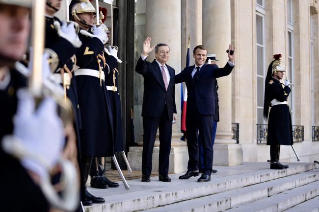 Draghi incontra Macron a Parigi per la Conferenza Internazionale sulla Libia