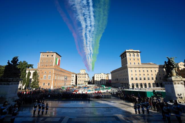 Giorno dell'Unità Nazionale e Giornata delle Forze Armate, il Presidente Meloni partecipa alle celebrazioni all'Altare della Patria