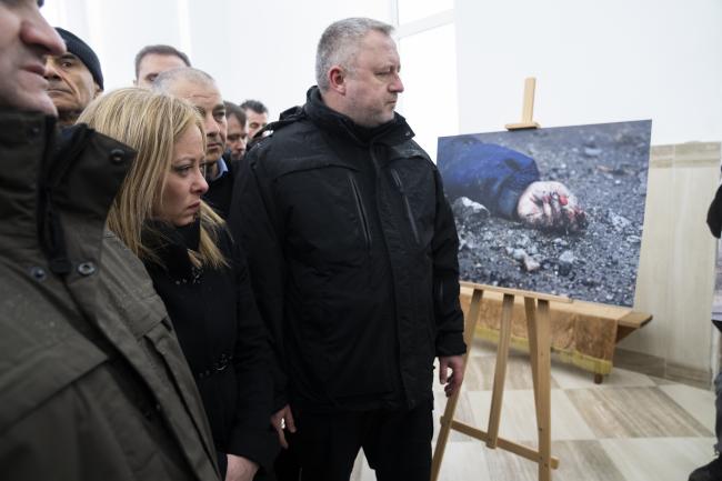 President Meloni visits photo exhibition about the war at St. Andrew’s Orthodox Church in Bucha