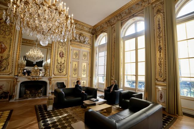Draghi incontra Macron a Parigi per la Conferenza Internazionale sulla Libia