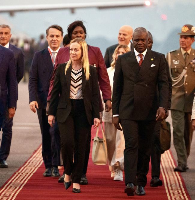 President Meloni with the Prime Minister of the Republic of the Congo upon her arrival in Brazzaville