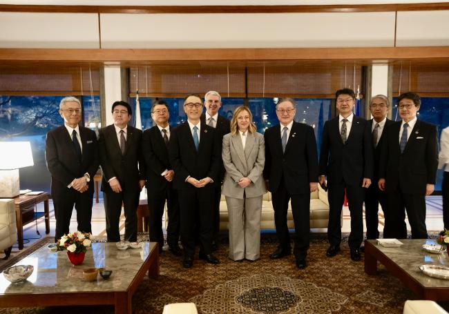 Il Presidente Meloni con alcuni Presidenti di aziende giapponesi