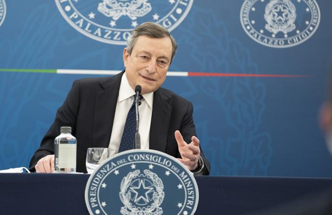 Draghi illustra in conferenza stampa il Decreto Sostegni