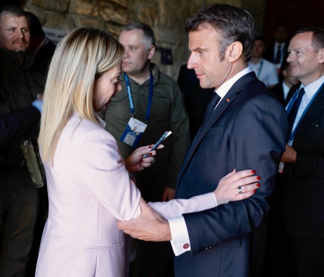 Il Presidente Meloni con il Presidente Macron al Secondo Vertice della Comunità Politica Europea
