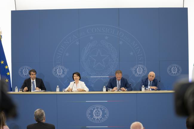 Conferenza stampa del Coniglio dei Ministri n. 38
