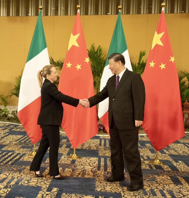 Il Presidente Meloni con il Presidente della Repubblica Popolare Cinese Xi Jinping