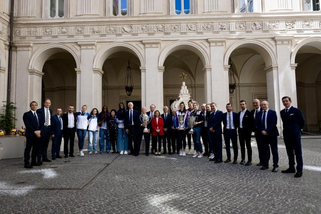 The meeting in the courtyard of Palazzo Chigi