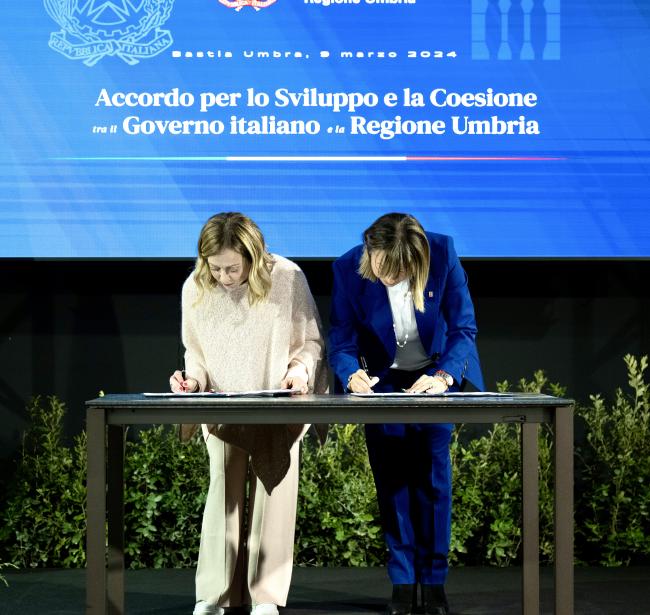 cerimonia di firma dell'Accordo per lo sviluppo e la coesione tra il Governo e la Regione Umbria