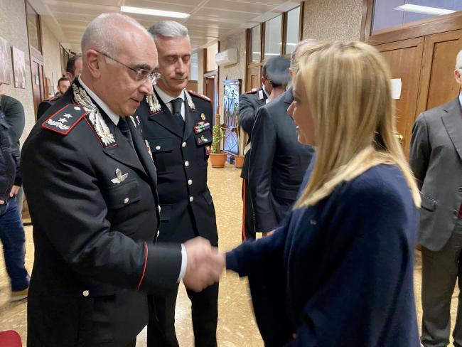 Il Presidente Meloni con i Carabinieri del ROS che hanno eseguito l'arresto di Matteo Messina Denaro