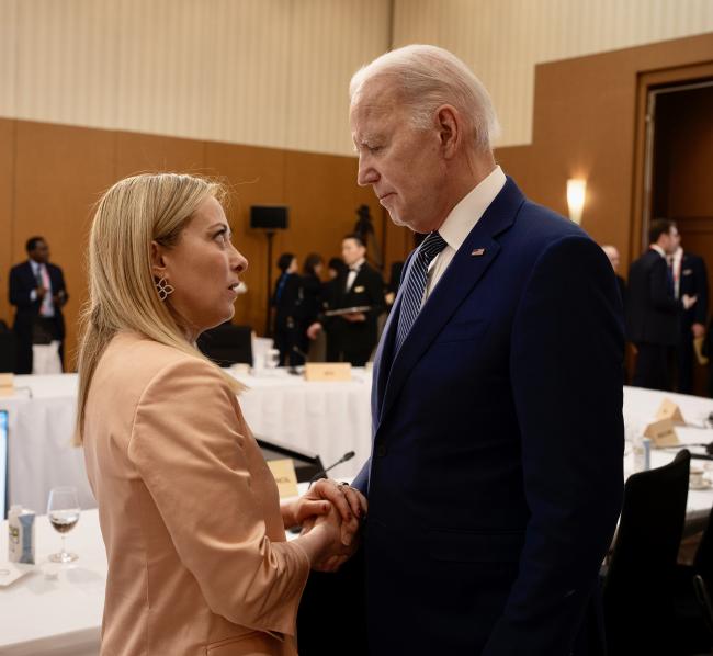 Il Presidente Meloni con il Presidente Biden al Vertice G7