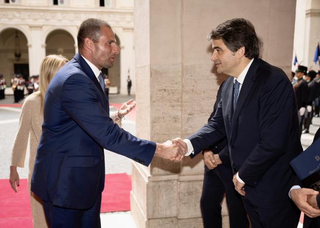 Il Ministro Fitto saluta il Primo Ministro della Repubblica di Malta Abela