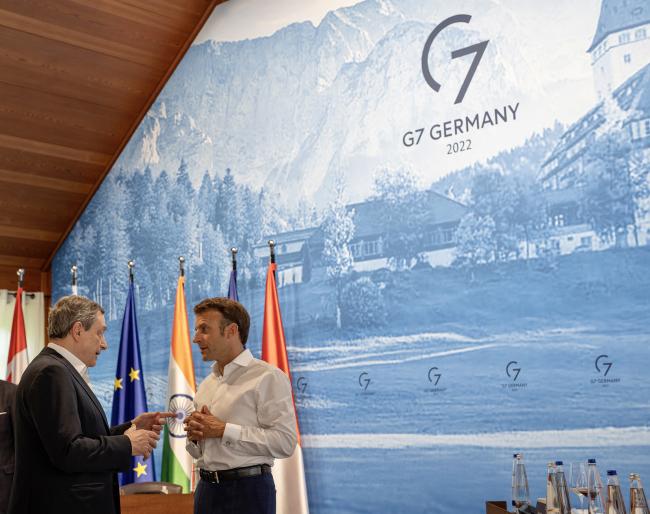Il Presidente Draghi con il Presidente Macron al Vertice G7