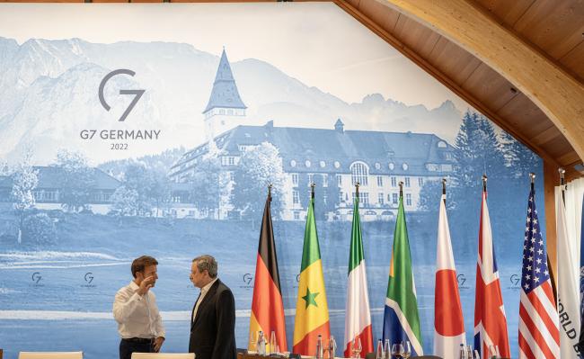Il Presidente Draghi con il Presidente Macron al Vertice G7