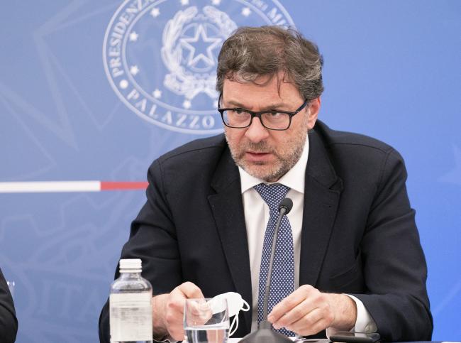 Il Ministro dello sviluppo economico Giancarlo Giorgetti in conferenza stampa al termine del Consiglio dei Ministri