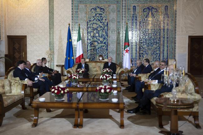 Algiers, Prime Minister Draghi meets with Prime Minister Aïmen Benabderrahmane