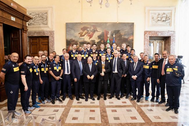 Volley, il Presidente Draghi incontra la Nazionale maschile Campione del Mondo