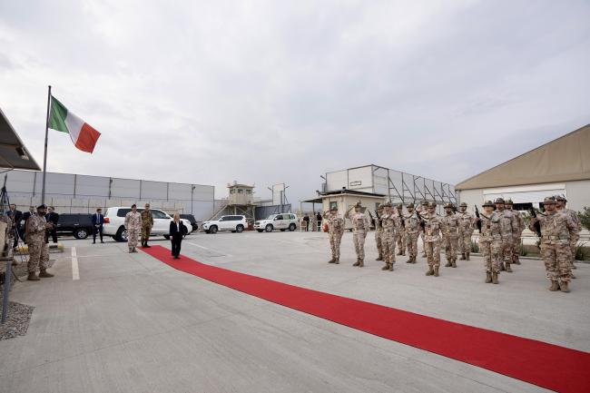 President Meloni visits Camp Singara military base