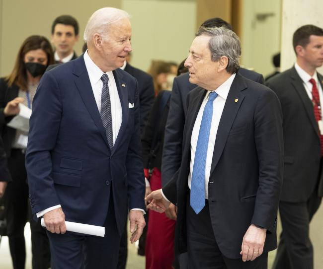 Il Presidente Draghi con il Presidente Biden al Consiglio europeo