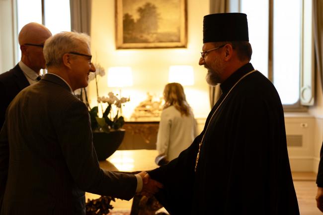 Il Sottosegretario Mantovano con l'Arcivescovo Maggiore di Kyiv-Halyč
