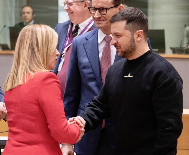 President Meloni greets President Zelensky at special European Council meeting