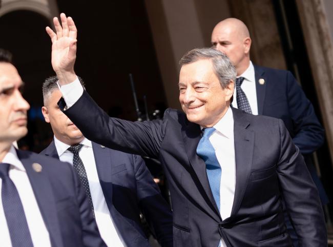Il Presidente Draghi lascia Palazzo Chigi